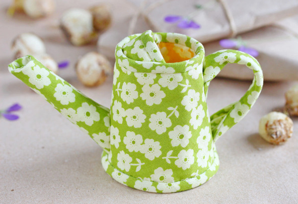 easter-decoration-watering-can-4.jpg