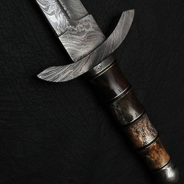 Damascus Steel Swords, Hunting Swords, Double Edge.png