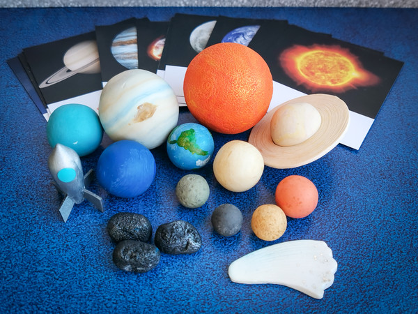 Solar system model with cards & box, miniature planets - Inspire Uplift