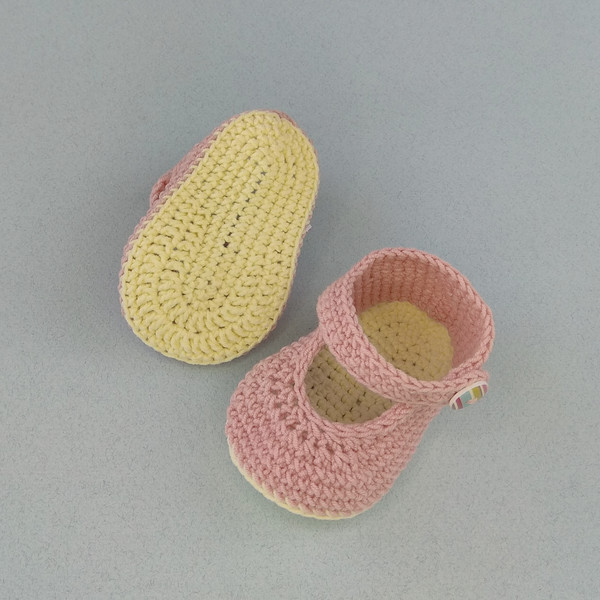 Crochet baby shoes3.jpg