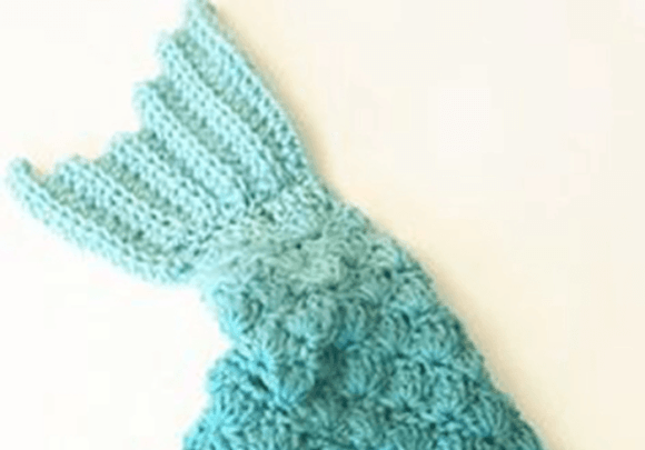 Mermaid-Tail-Crochet-Hat-Pattern-Graphics-31876448-3-580x405.png