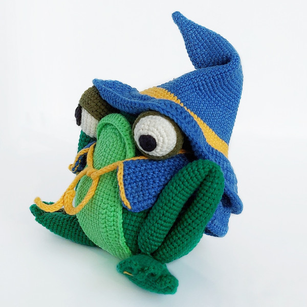 crochet frog toy.jpeg