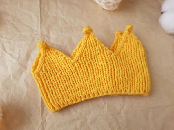 yellow knitted headband crown on the baby's head..jpg