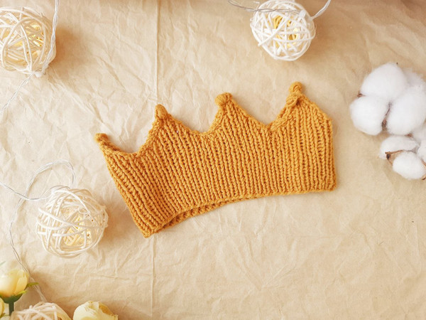 mustard knitted headband crown on the baby's head..jpg