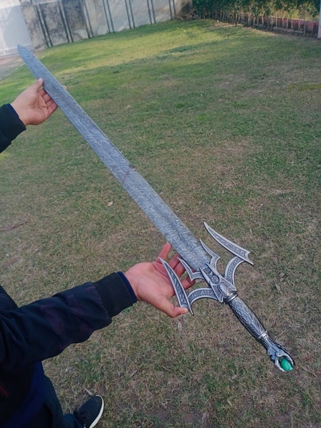 Custom Handmade Viking Celtic-Norse Damascus Steel Sword for Him (1).jpeg