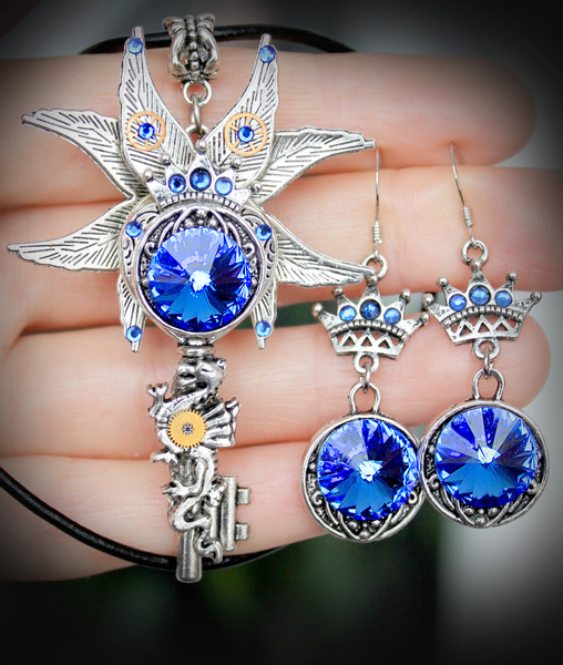 Handmade Unique Fantasy Swarovski Key Necklace, Vintage Jewelry, Beautiful  jewelry