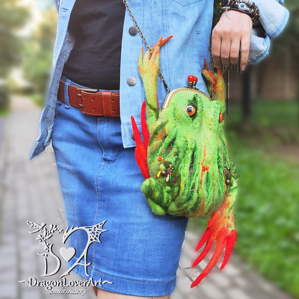 animal felted bag frog.jpg