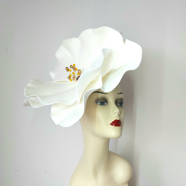 fascinator Bridal headpiece.jpg