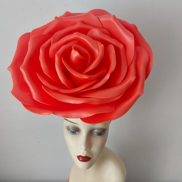 Red fascinator.jpg