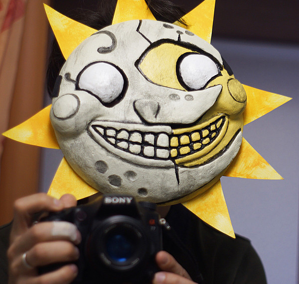 Another peek at my Sun/Moon Mask <3 : r/fivenightsatfreddys