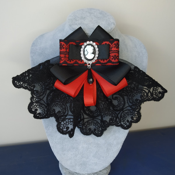 red-black-collar-brooch