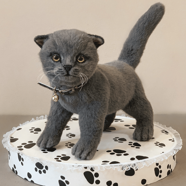 realistic_gray_cat_toy.jpg