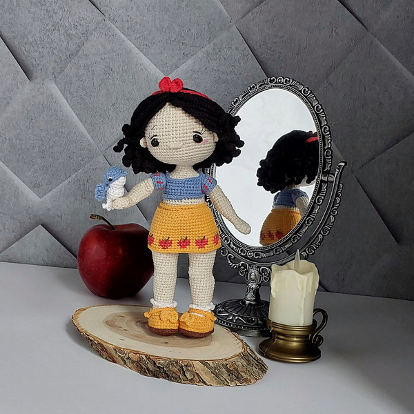 amigurimi snow white.jpeg