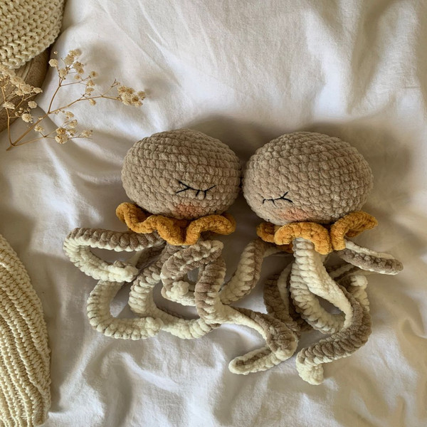 1080x1080_Jellyfish crochet pattern octopus  Häkelanleitung Qualle Krake Kalle Amigurumi Sprache Deutsch  English PDF © - 4.jpg