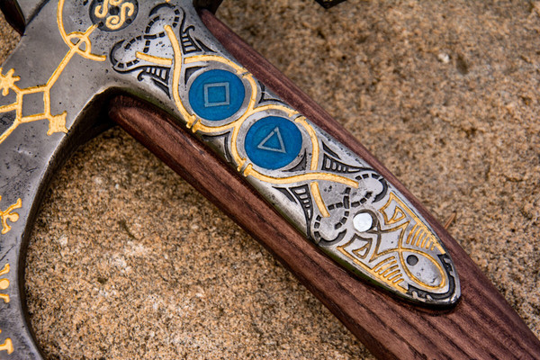 Kratos-axe-2-из-11-1200x800.jpg