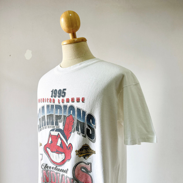 90s Cleveland Indians MLB T-shirt - Inspire Uplift