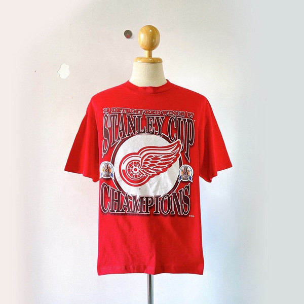 Detroit Red Wings Sweatshirt , Hockey Vintage Short Sleeve Unisex T-shirt