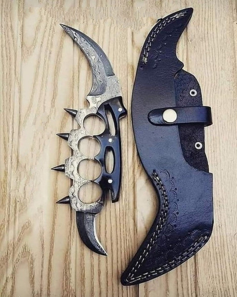 bowie knife with brass knuckles