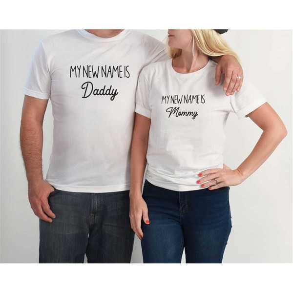 MR-95202382452-mom-and-dad-matching-shirt-mom-coming-home-outfit-baby-shower-image-1.jpg