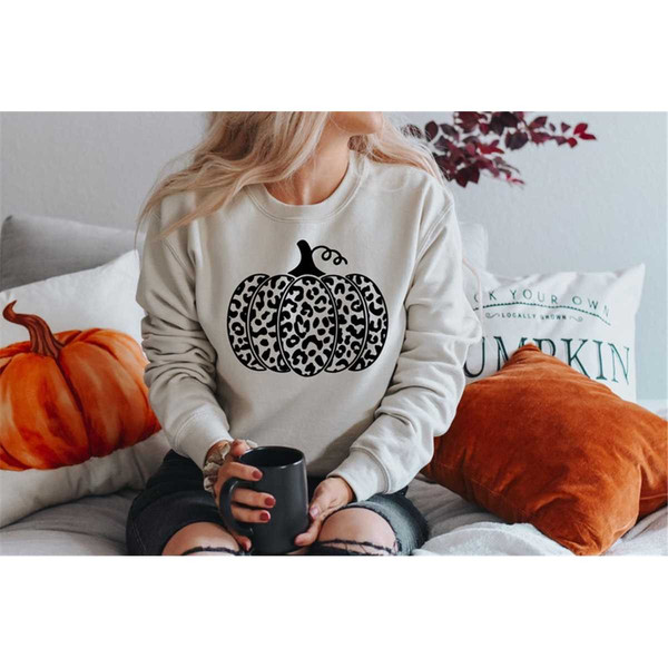 MR-1752023194233-leopard-pumpkin-sweatshirt-fall-sweatshirt-unisex-fit-image-1.jpg