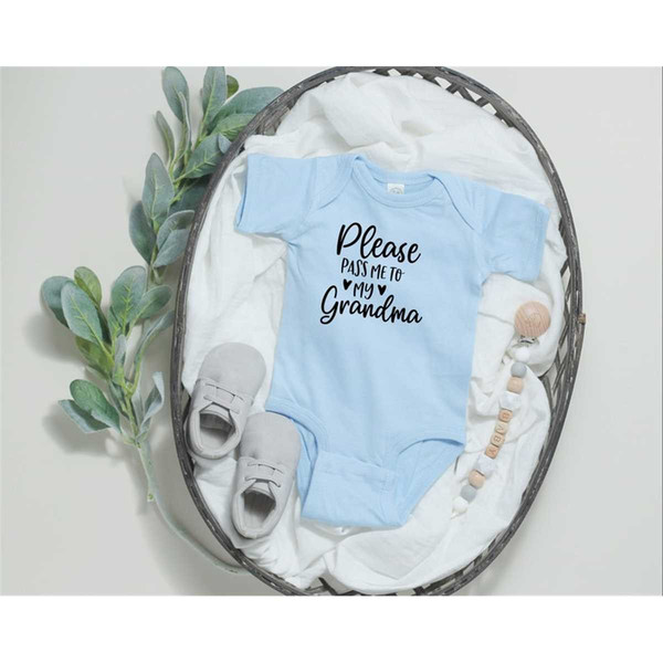 MR-205202381942-please-pass-me-to-my-grandma-baby-onesie-funny-grandma-baby-image-1.jpg