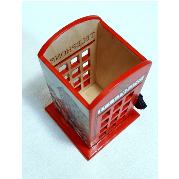 A set of wood in British design . Holder stylized as a red telephone booth . Combs with a pattern of England.jpg