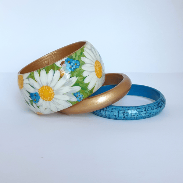 A set of bracelets with daisies (3).jpg