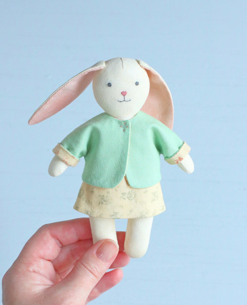 mini-bunny-with-sleeping-basket-sewing-pattern-17.jpg