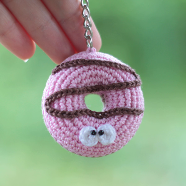 donut-keychain-crochet-pattern-01.JPG