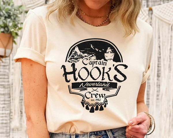 Disney Captain Hooks Crew Peter Pan Disney pirate' Women's T-Shirt