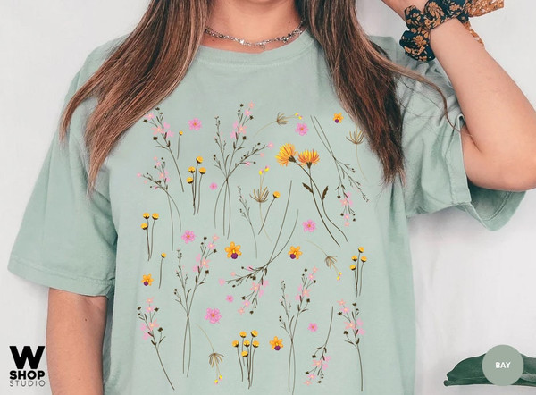 Wildflower Tshirt, Wild Flowers Shirt, Floral Tshirt, Flower Shirt, Gift for Women, Ladies Tee, Best Friend Gift, Comfort Colors, Oversized - 2.jpg