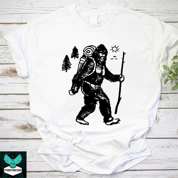 Hiking Bigfoot Vintage T-Shirt, Hiking Shirt, Bigfoot Shirt, Hiking Lovers  Shirt, Outdoor Shirt, Picnic Shirt, Camping S