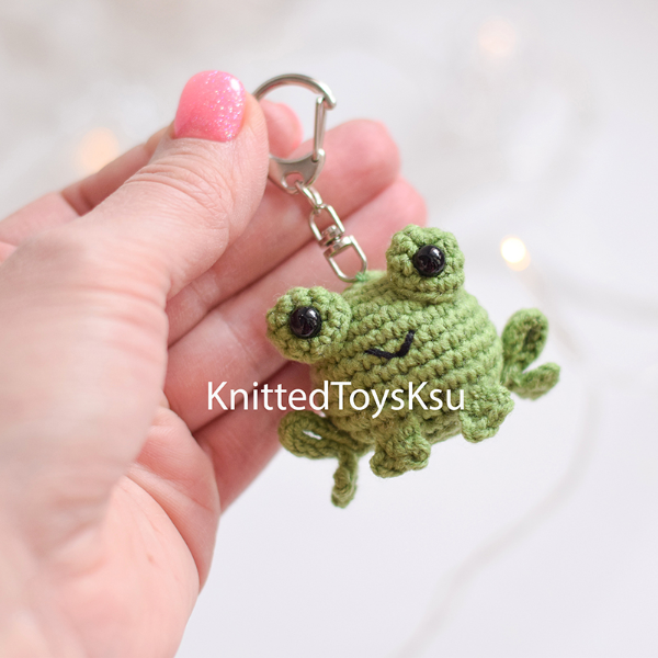 frog crochet pattern car accessory, frog car charm amigurumi - Inspire ...