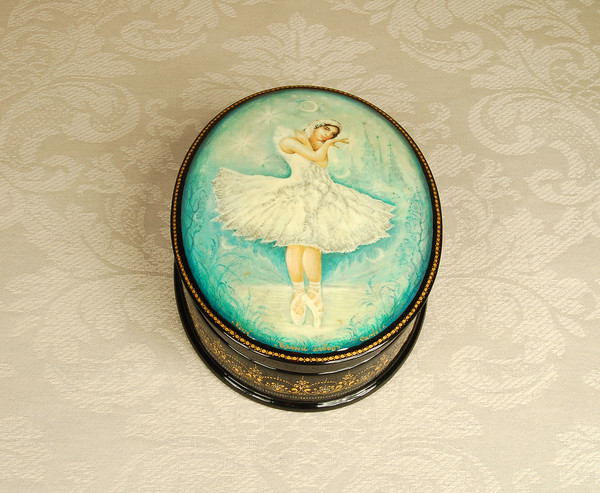 White Swan ballerina lacquer box