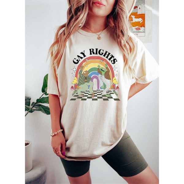 MR-57202381214-frog-and-toad-gay-rights-shirt-rainbow-colors-frog-pride-image-1.jpg