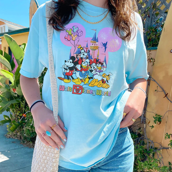 Vintage Disney World Shirt Mickey And Friends Disneyland Family