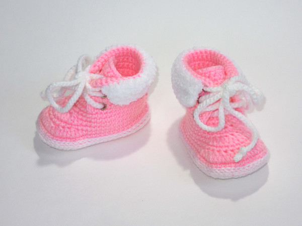 Pink crochet baby boots, Handmade baby shoes, Slippers, Soft baby footwear, Baby shower gift, Gender reveal party gift for baby girl, Newborn gift 3.JPG