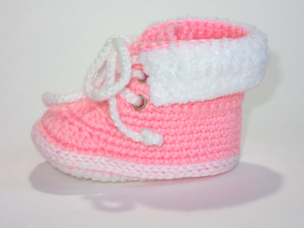 Pink crochet baby boots, Handmade baby shoes, Slippers, Soft baby footwear, Baby shower gift, Gender reveal party gift for baby girl, Newborn gift 6.JPG