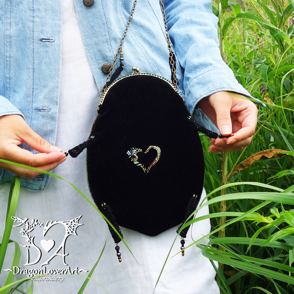 cute bug velvet heart embroidery velvet mini bag.jpg