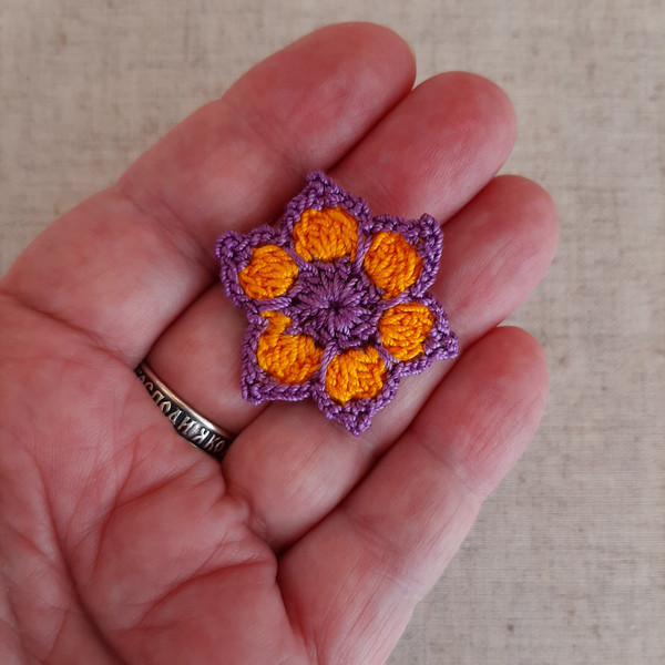 Crochet small flower pattern, Crochet daisy pattern, detailed pattern pdf, Floral applique DIY, tutorial beginners