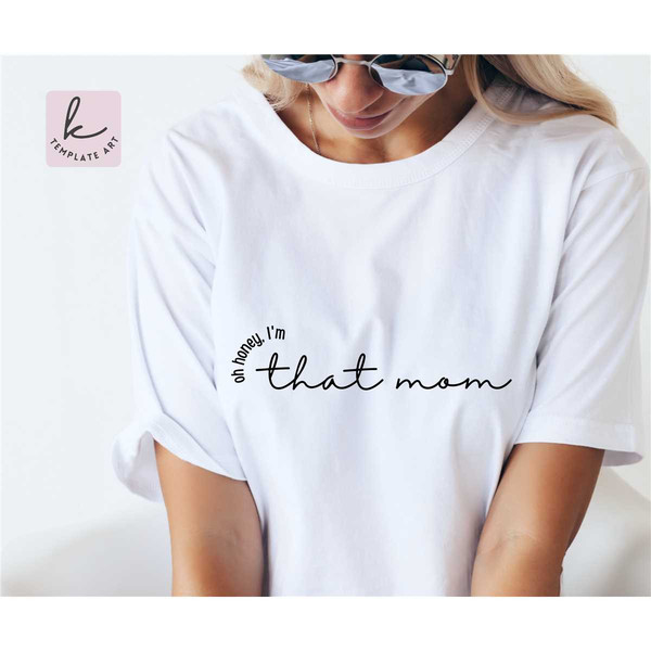 MR-26720239336-minimal-oh-honey-i-am-that-mom-svg-shirt-mom-life-svg-mom-image-1.jpg