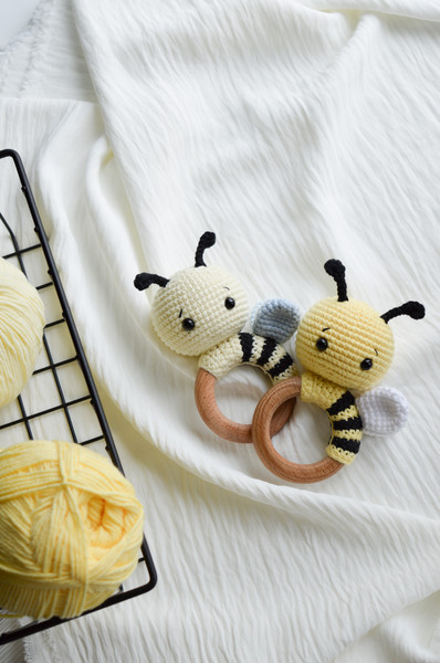 crochet bee.jpg