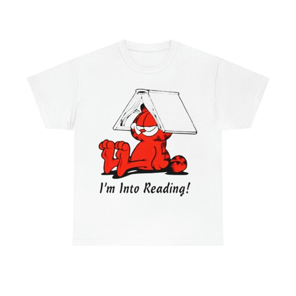 MR-28202323416-im-into-reading-garfield-t-shirt-image-1.jpg