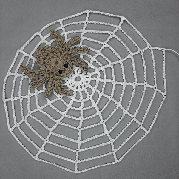 Halloween spider and spider web crochet pattern, Detailed step-by-step pattern PDF for beginners.