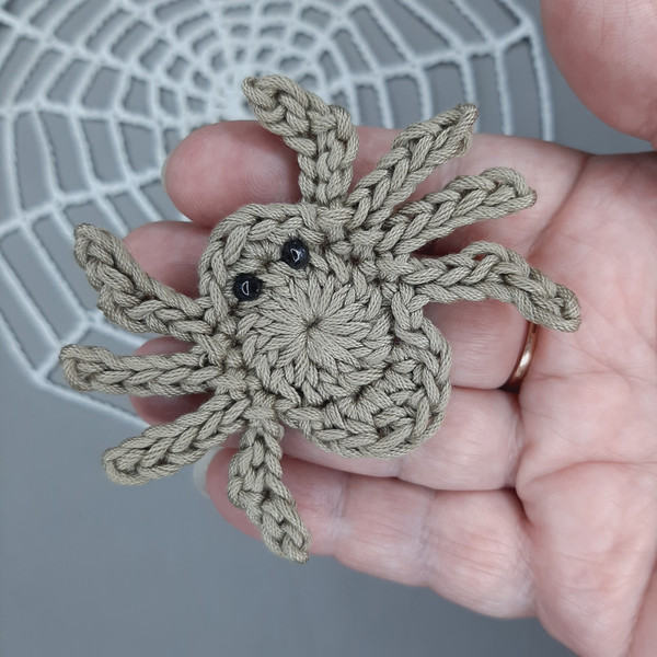 Halloween spider and spider web crochet pattern, Detailed step-by-step pattern PDF for beginners.