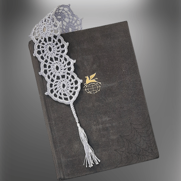 Bookmark Halloween spider web crochet pattern gifts booklovers