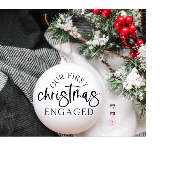 Engagement post (Christmas themed): describe your day using a GIF  #engagementpost