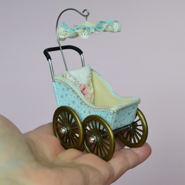 Miniature- toy- stroller -for- a -little -doll-1