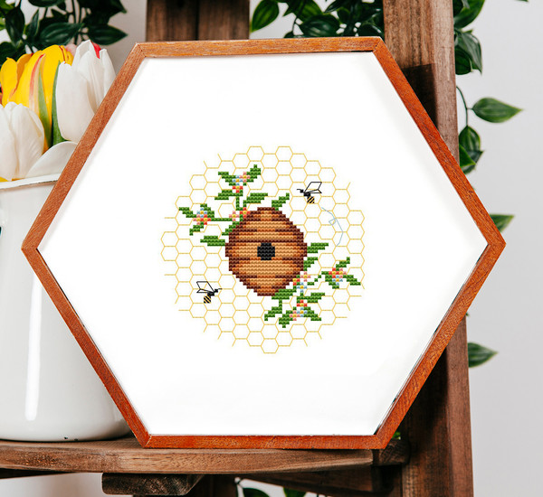 Bee-Cross-Stitch-Pattern-preview-4.jpg