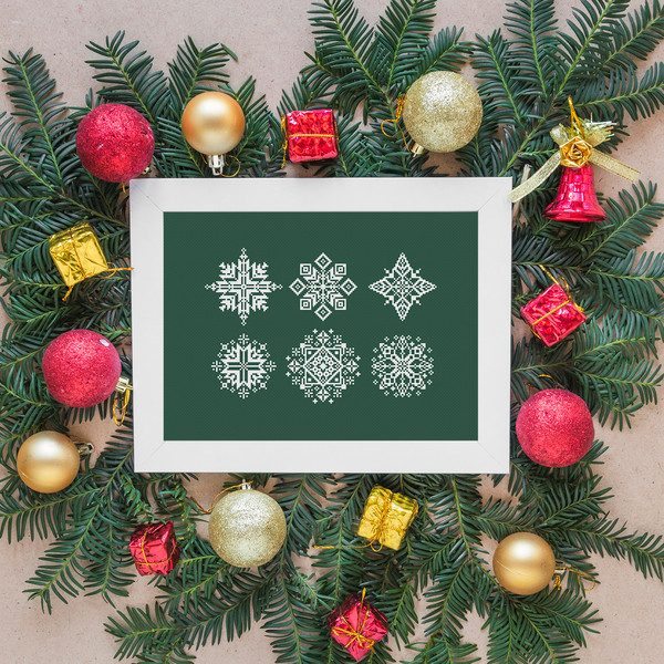 Snowflakes cross stitch pattern preview 2.jpg